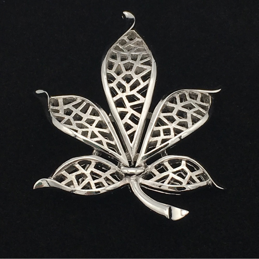Vintage Crown Trifari Silvertone Leaf Brooch Pin